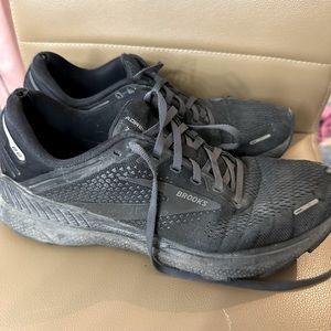 men’s athletic shoes